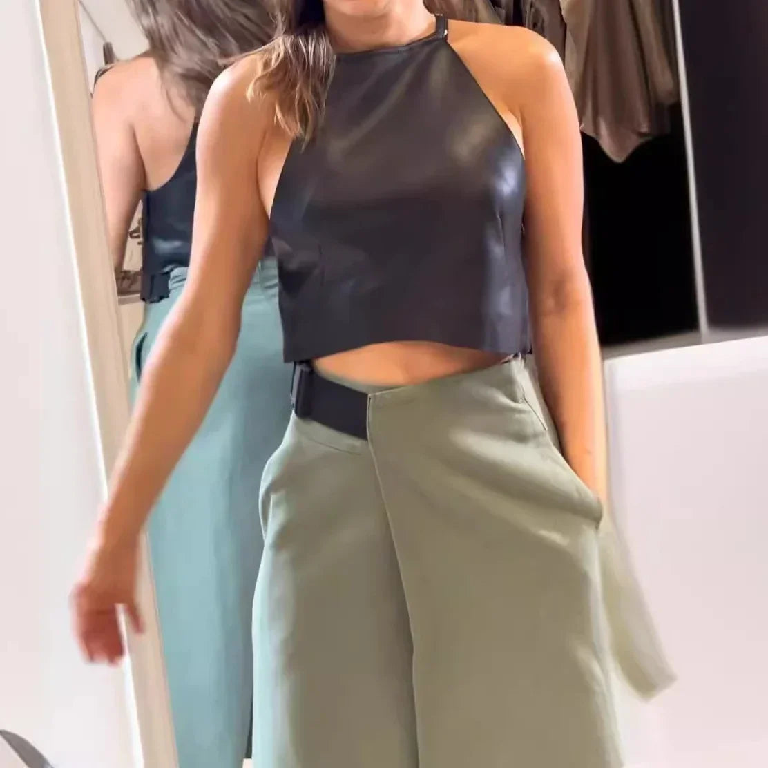 Conjunto Feminino Regata e Saia Elisa- Charme e Elegância para a Mulher Moderna