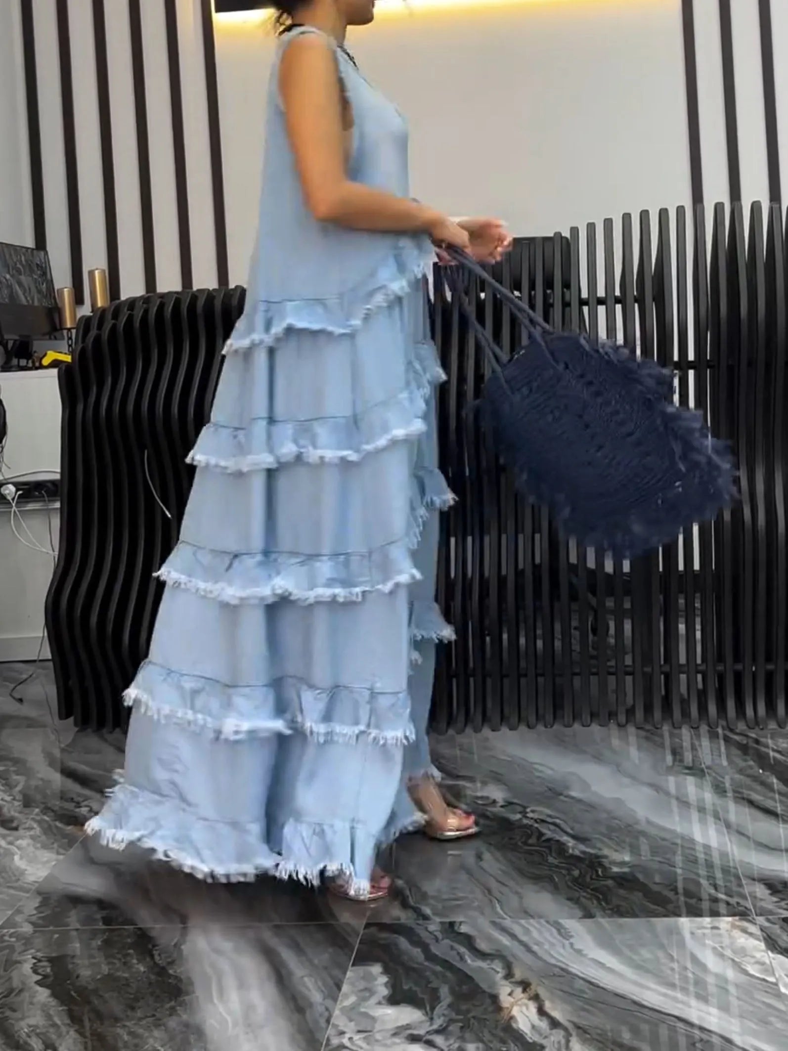 Vestido Jeans Sofia- Atraia olhares com um visual moderno e charmoso + Frete Grátis