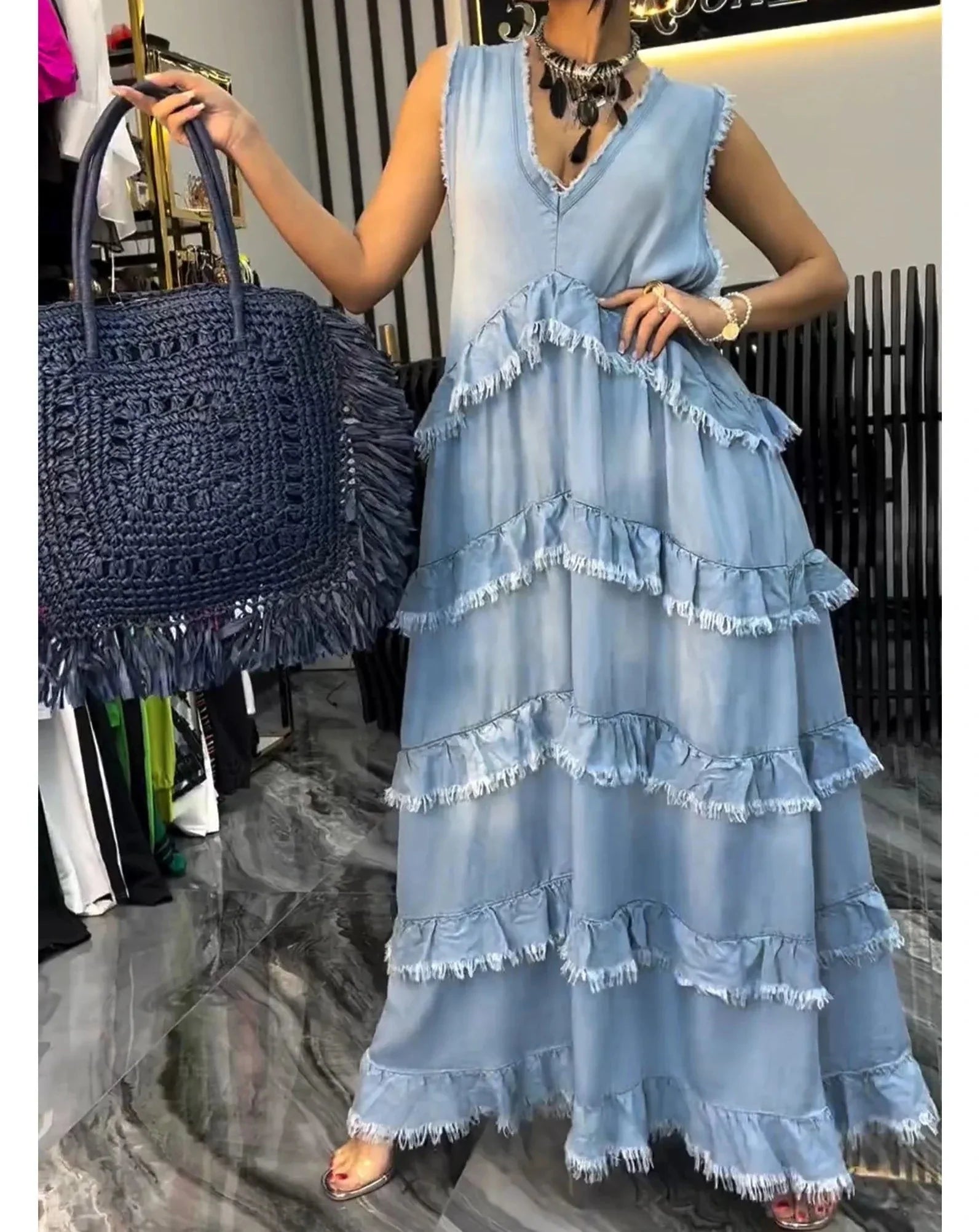 Vestido Jeans Sofia- Atraia olhares com um visual moderno e charmoso + Frete Grátis